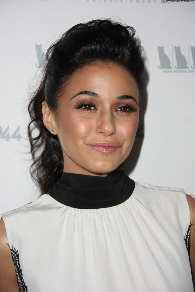 Emmanuelle Chriqui Girl Walks Into A Bar Los Angeles Bar Babe