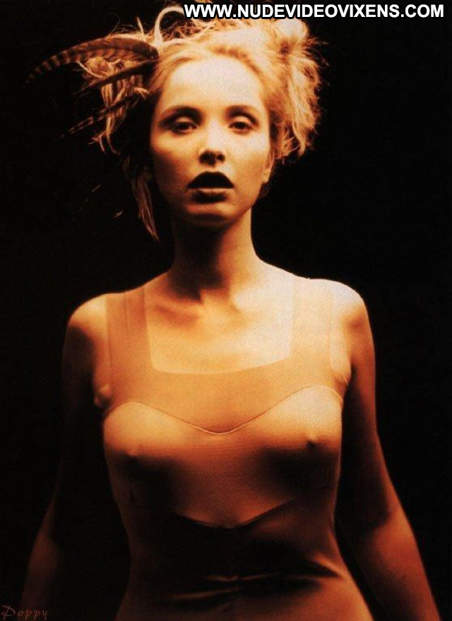 Julie Delpy Sunrise French Beautiful International Celebrity Posing