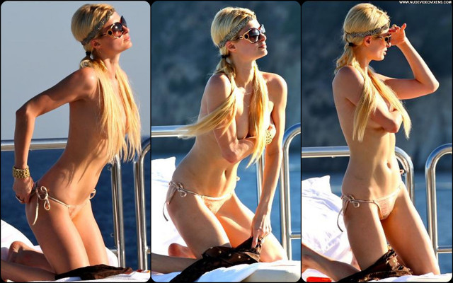 Paris Hilton Posing Hot Babe Beautiful Oops American Paris Actress
