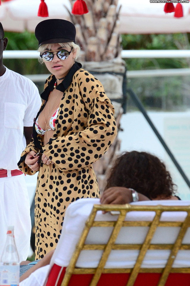 Rita Ora No Source Wild British Fat Babe Posing Hot Bikini Beautiful
