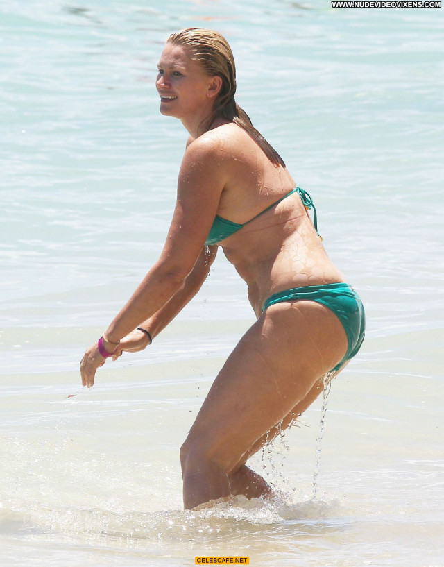 Natasha Henstridge Beautiful Bikini Posing Hot Beach Babe Celebrity