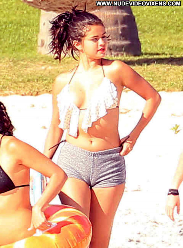 Selena Gomez Chick Hot Celebrity Posing Hot Babe Hollywood Beautiful