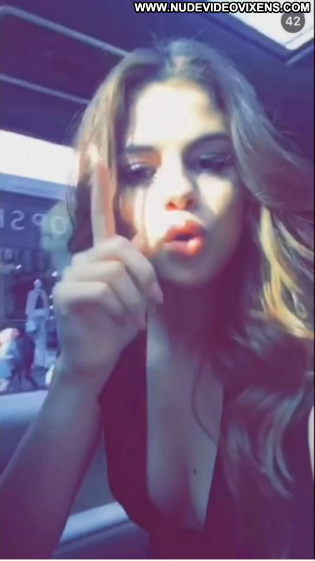 Selena Gomez Beautiful Snapchat Posing Hot Babe Celebrity Paparazzi