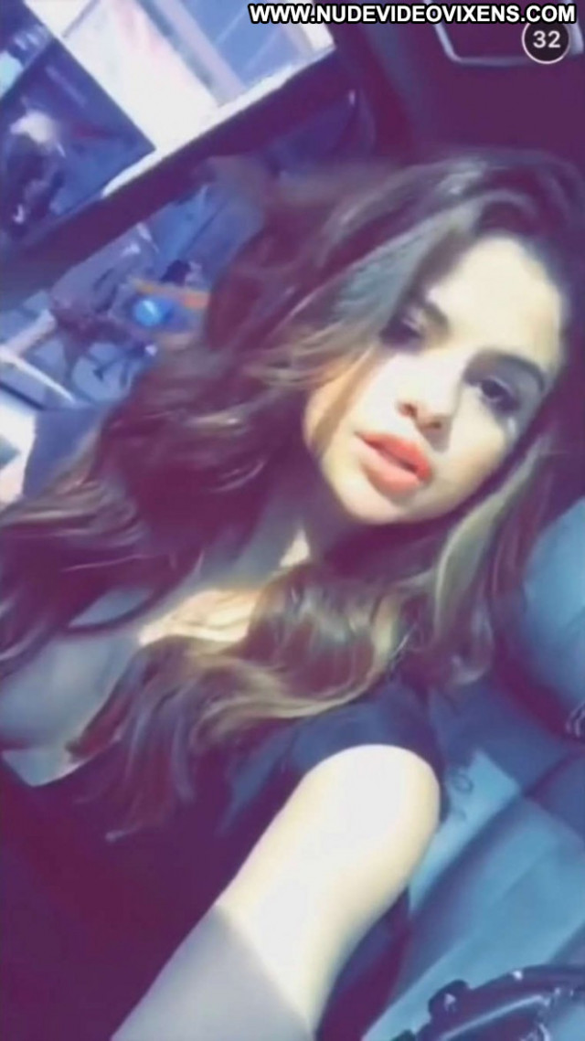 Selena Gomez Posing Hot Babe Paparazzi Beautiful Celebrity Snapchat