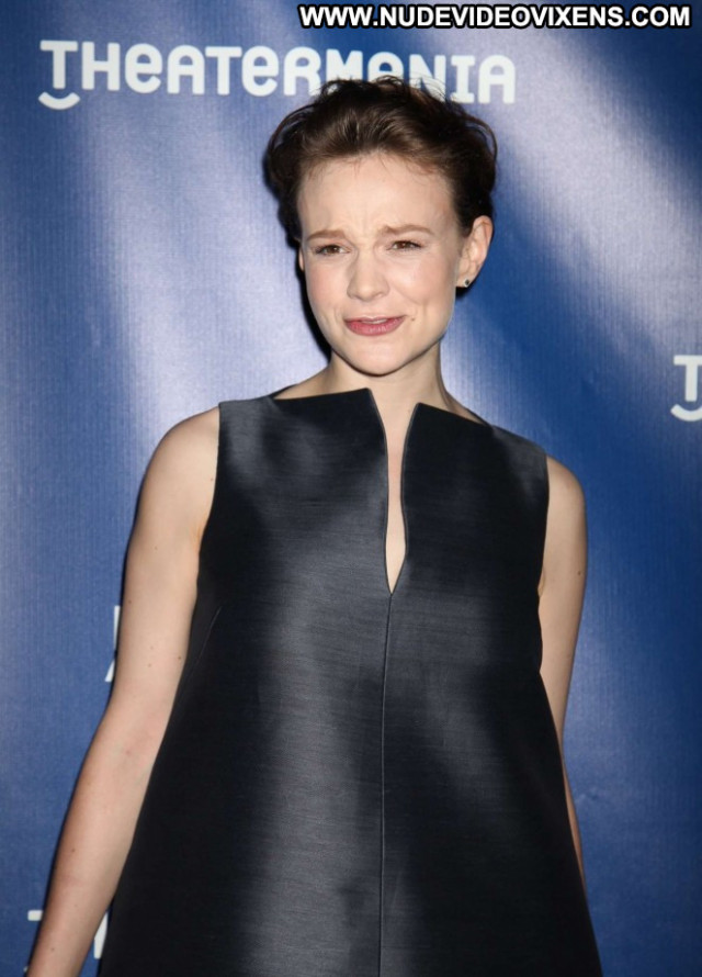 Carey Mulligan Posing Hot Celebrity Babe Awards Beautiful Desk