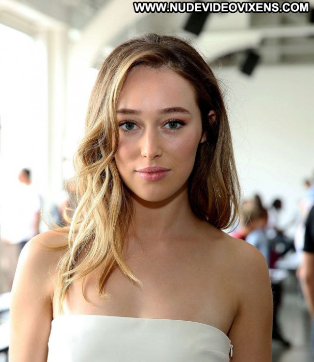 Alycia Debnam Carey Babe Posing Hot Paparazzi Beautiful Car Celebrity