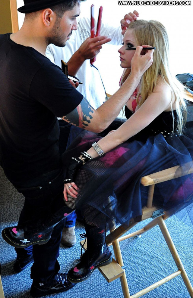 Avril Lavigne Beautiful Commercial Posing Hot Babe Paparazzi