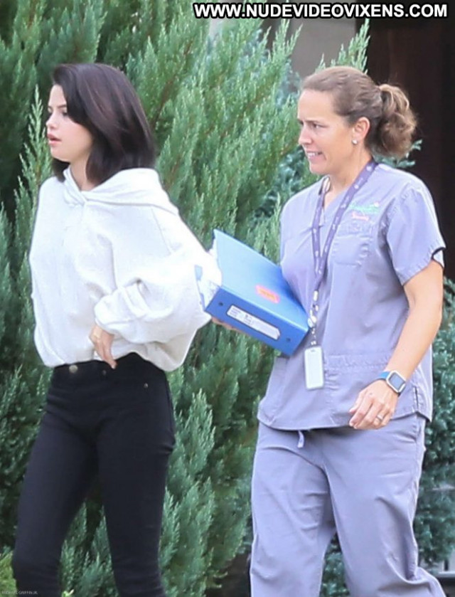 Selena Gomez Posing Hot Beautiful Babe Paparazzi Black Celebrity Selena Gomez Posing Hot Beautiful Babe Paparazzi Black Celebrity