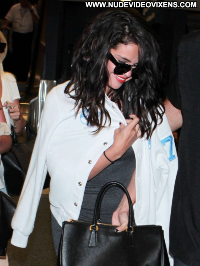 Selena Gomez Lax Airport Lax Airport Celebrity Babe Beautiful Posing