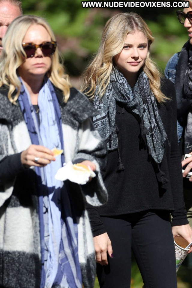 Chloe Moretz Posing Hot Beautiful Celebrity Paparazzi Babe Cute Nude Chloe Moretz Posing Hot Beautiful Celebrity Paparazzi Babe Cute Nude