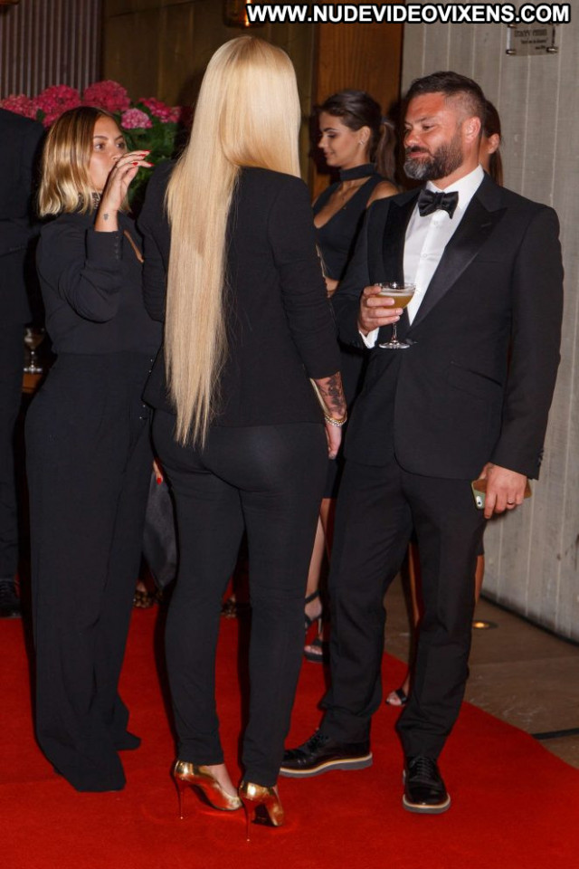 Iggy Azalea Gq Men Of The Year Awards In Posing Hot Celebrity Babe