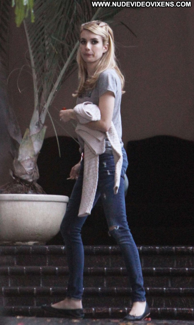 Emma Roberts Posing Hot Celebrity Paparazzi Beautiful Babe Doll Cute