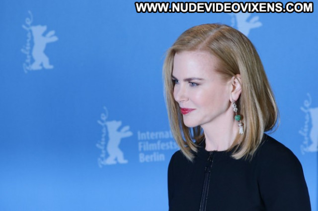 Nicole Kidman The Desert Babe Desert Celebrity Paparazzi Posing Hot