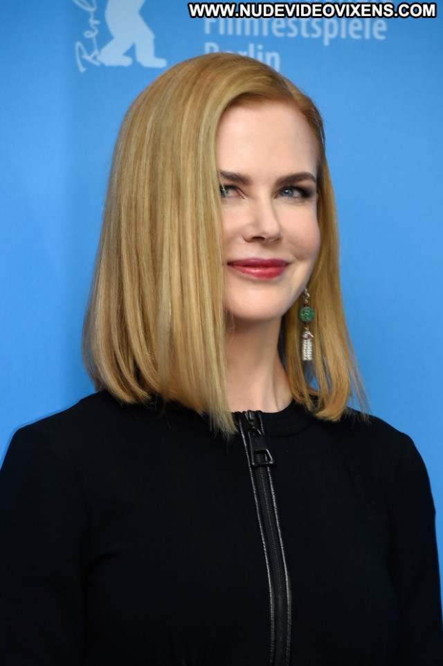 Nicole Kidman The Desert Babe Celebrity Paparazzi Posing Hot Desert