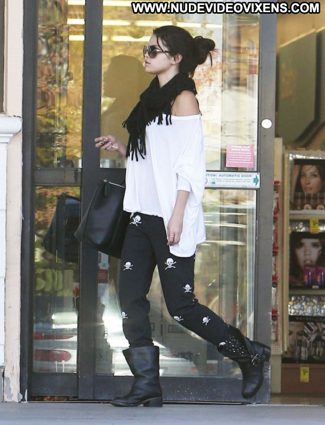 Selena Gomez Beautiful Paparazzi Celebrity Posing Hot Babe Famous Selena Gomez Beautiful Paparazzi Celebrity Posing Hot Babe Famous