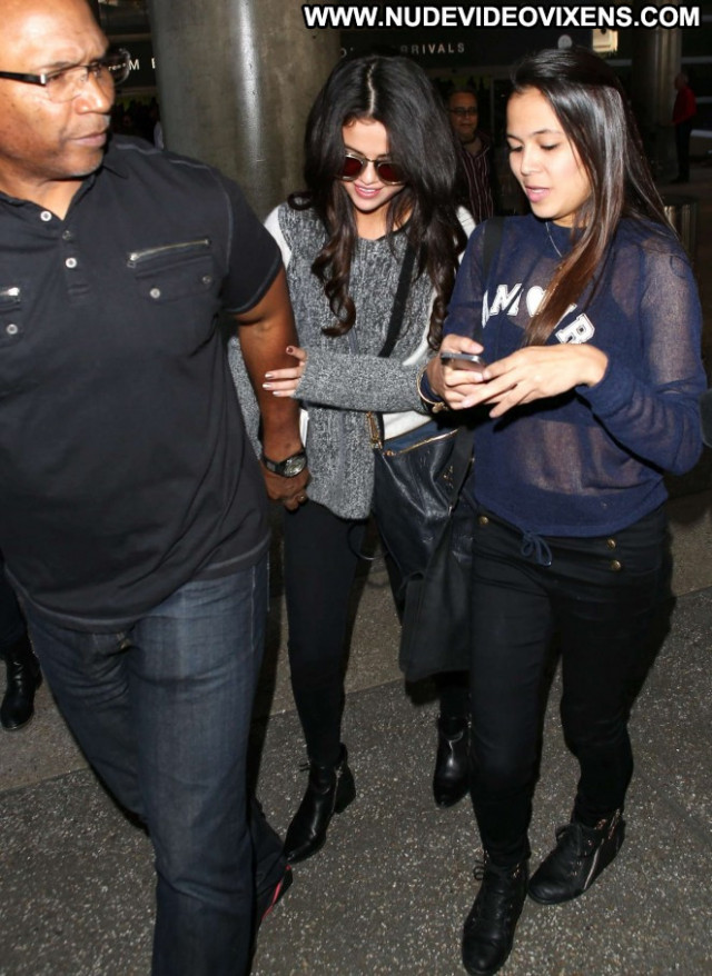 Selena Gomez Lax Airport Celebrity Paparazzi Beautiful Babe Lax