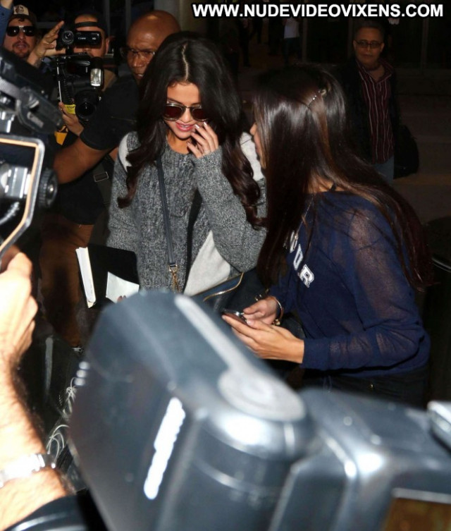 Selena Gomez Lax Airport Posing Hot Babe Paparazzi Beautiful Selena Gomez Lax Airport Posing Hot Babe Paparazzi Beautiful