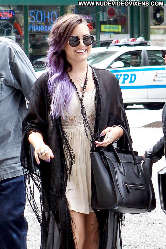 Demi Lovato Paparazzi Posing Hot Babe Nyc Beautiful Celebrity Cute