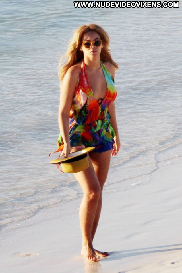 Beyonce Knowles Car Paparazzi Beach Beautiful Babe Celebrity Posing