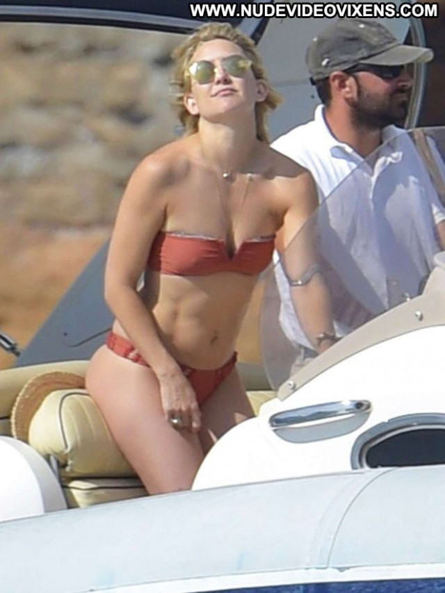 Kate Hudson Posing Hot Beautiful Bikini Celebrity Paparazzi Babe Hd