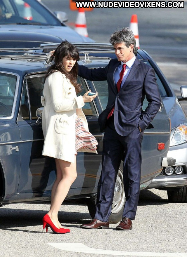 Zooey Deschanel New Girl Paparazzi Beautiful Posing Hot Babe