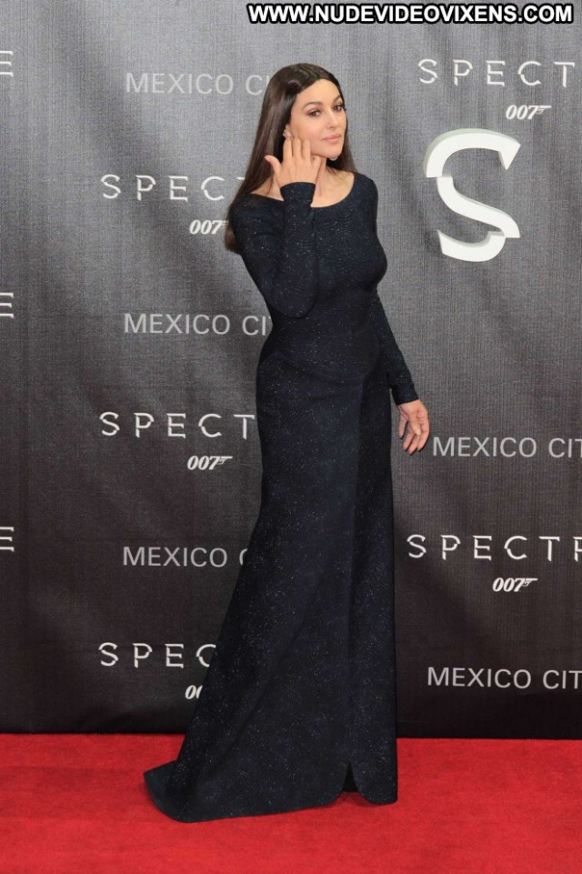 Monica Bellucci Paparazzi Beautiful Celebrity Posing Hot Mexico Babe