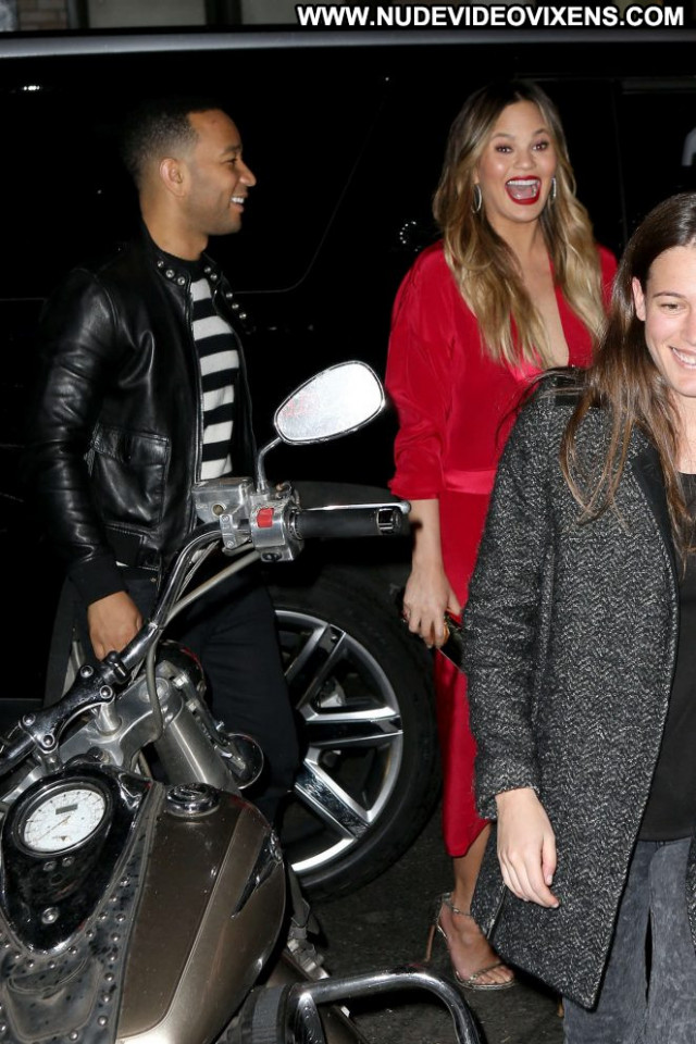 Chrissy Teigen Babe Paparazzi Posing Hot Celebrity Beautiful Hot