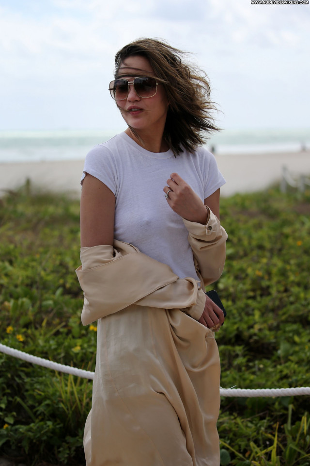 Chrissy Teigen The Beach Model Beach Posing Hot Braless Celebrity Usa