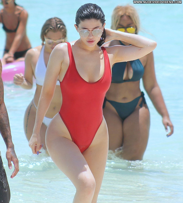 Kylie Jenner No Source Posing Hot Beautiful Candids Celebrity Babe