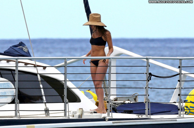 Jessica Alba No Source Beautiful Hawaii Babe Posing Hot Candids
