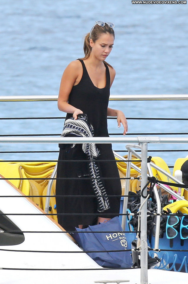 Jessica Alba No Source Beautiful Posing Hot Hawaii Celebrity Candids