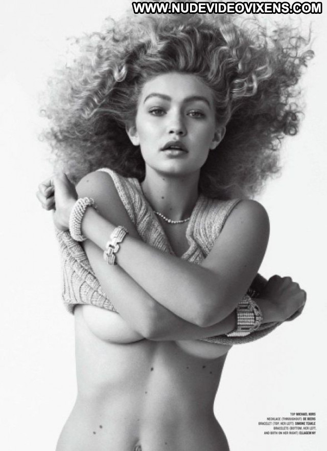 Gigi Hadid V Magazine Beautiful Magazine Topless Babe Celebrity