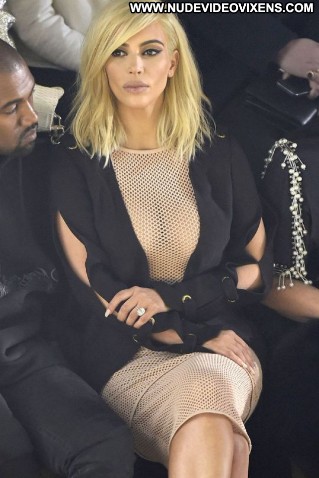 Kim Kardashian Fashion Show Babe Posing Hot Celebrity Fashion