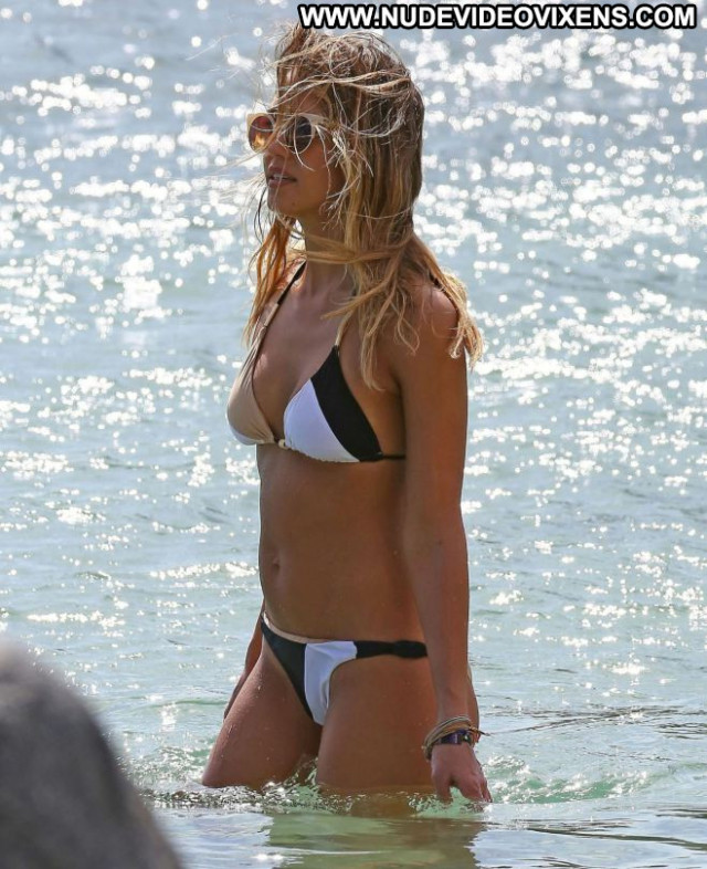 Jessica Alba No Source Posing Hot Celebrity Babe Candids Bikini
