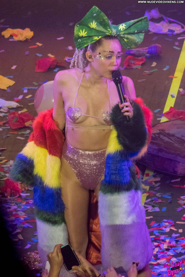 Miley Cyrus No Source Babe Singer American Sexy Celebrity Beautiful
