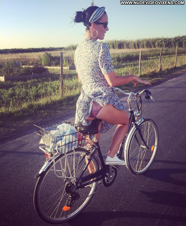 Katy Perry Celebrity American Bike Posing Hot Beautiful Ass Babe Sexy