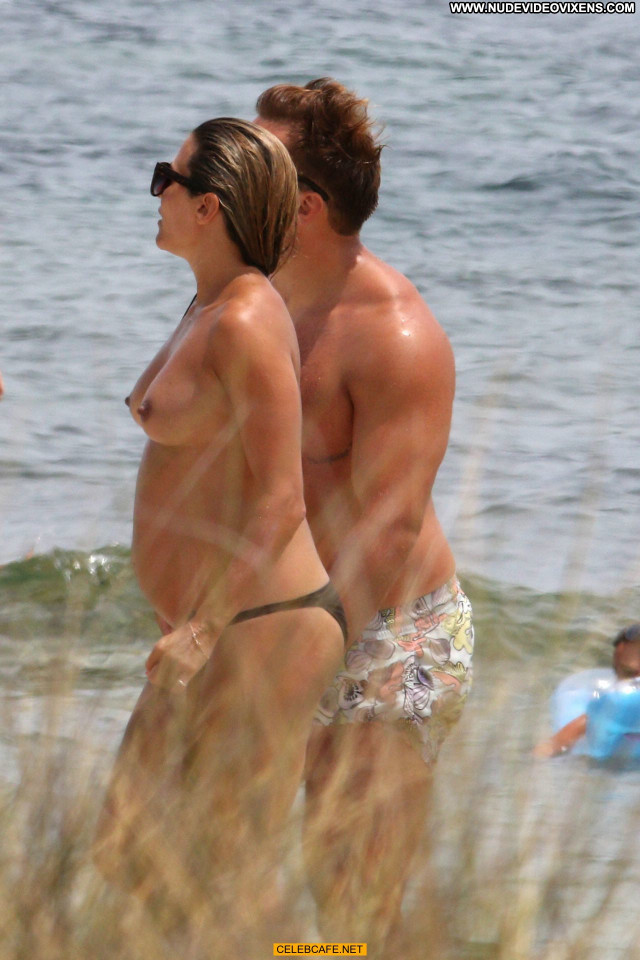 Zoe Hardman Posing Hot Babe Toples Celebrity Beautiful Topless Ibiza