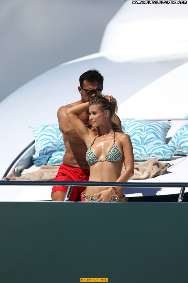 Joanna Krupa Topless Toples Beautiful Babe Celebrity Posing