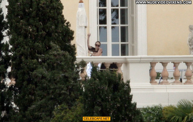 Angelina Jolie No Source Hotel Toples Hot Posing Hot Balcony