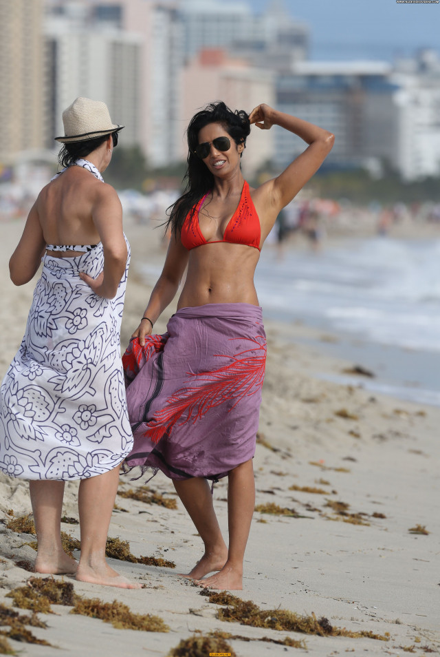 Padma Lakshmi No Source Actress Posing Hot Bikini Nipples Beautiful