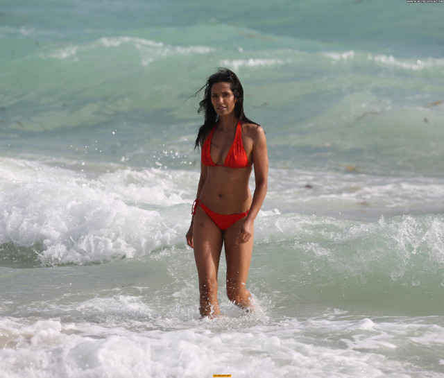 Padma Lakshmi No Source Actress Hard Nipples Bikini Celebrity Nipples