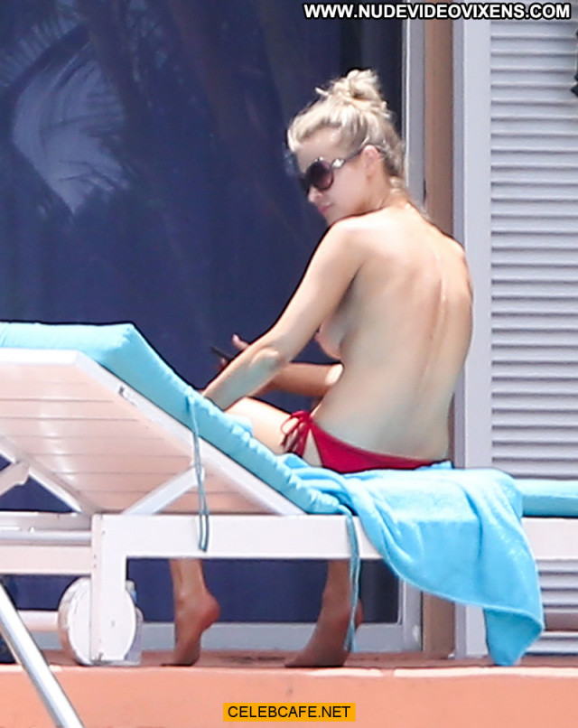 Joanna Krupa No Source Pool Posing Hot Celebrity Topless Toples