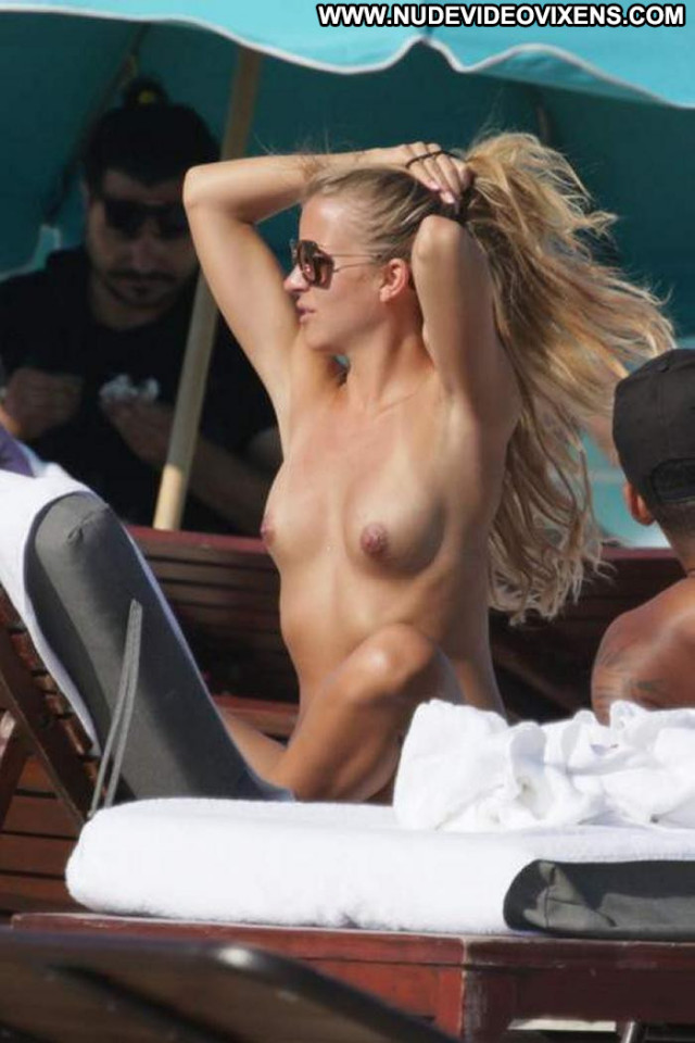 Nude bar paly Legends of