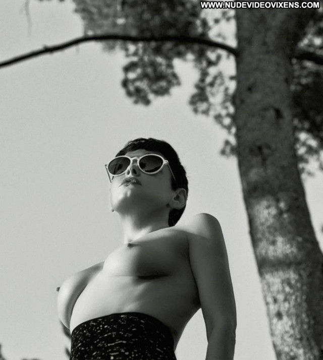 Rose Mcgowan Black And White Black Photo Shoot Pussy Posing Hot