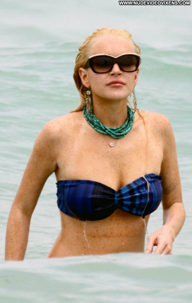 Lindsay Lohan Miami Beach Wardrobe Malfunction Bikini Actress Posing