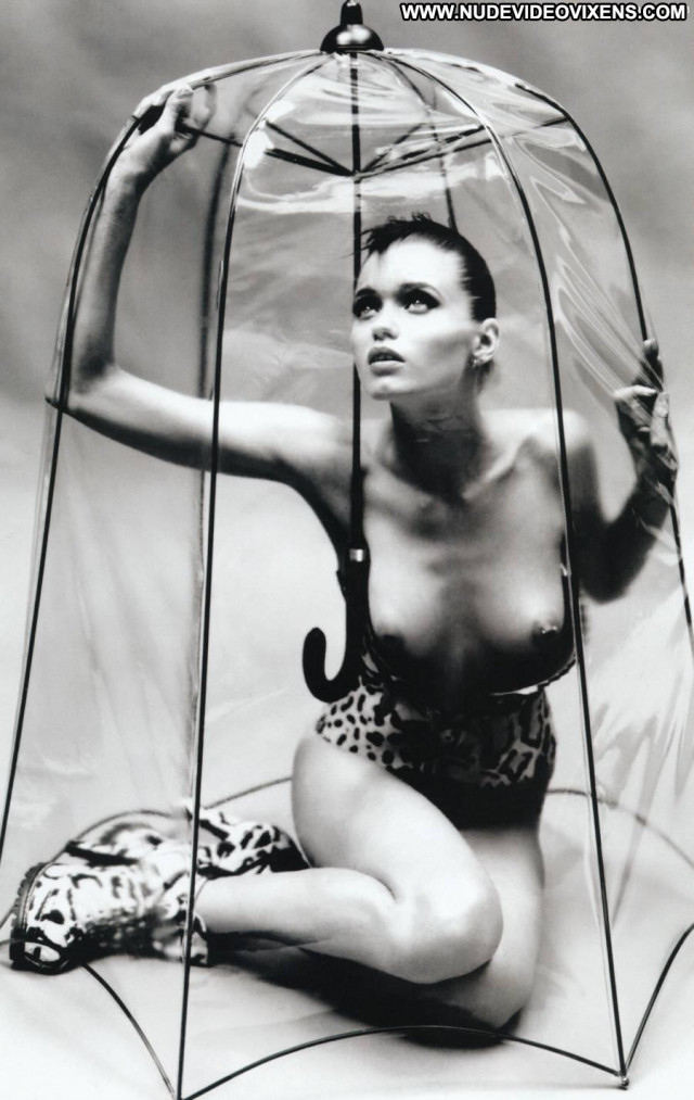 Abbey Lee Kershaw I D Magazine Magazine Pain Beautiful Nude Posing