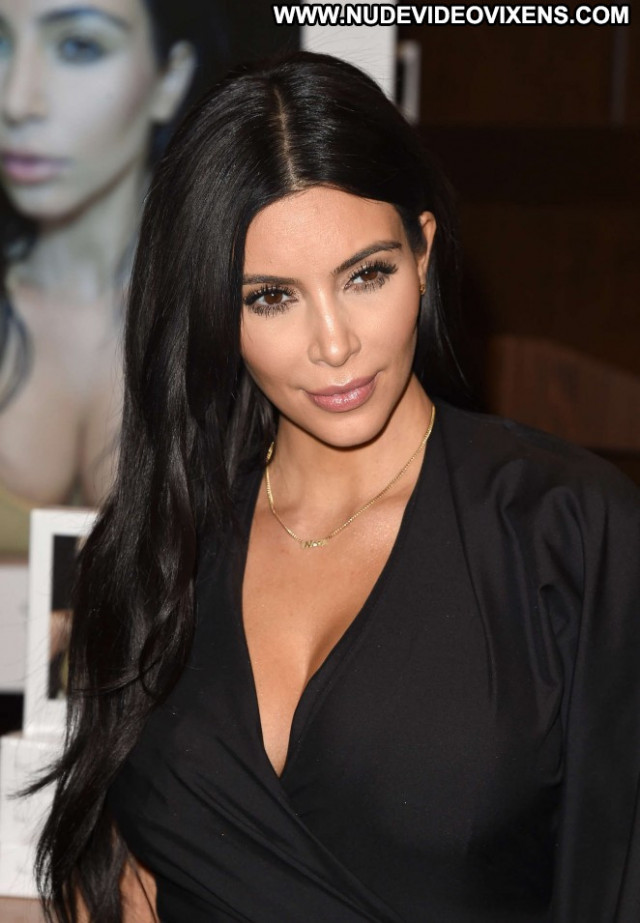 Kim Kardashian No Source Posing Hot Babe Beautiful Paparazzi Celebrity