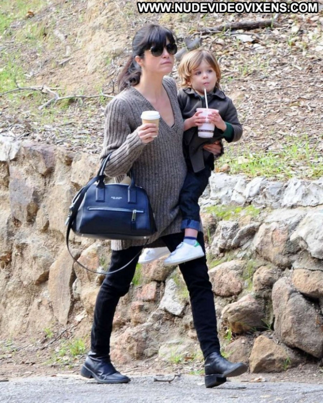 Selma Blair No Source Celebrity Paparazzi Babe Beautiful Park Posing