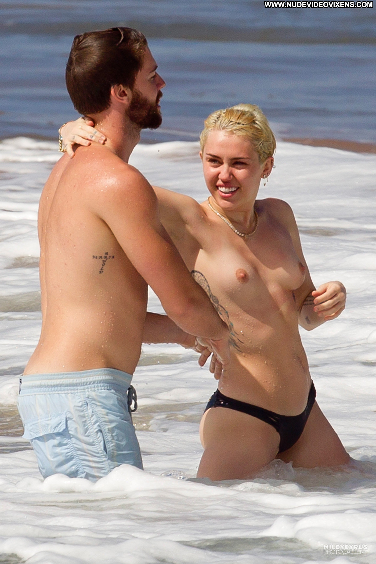 Nudist Colony Desnudo Celebery Topless Beach