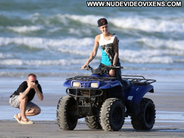 Justin Bieber Babe Posing Hot Celebrity Beautiful Panama Paparazzi